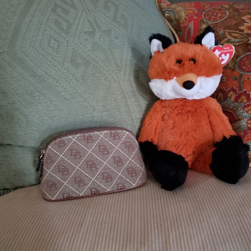 💯 Dooney & Bourke Small Makeup Clutch.
